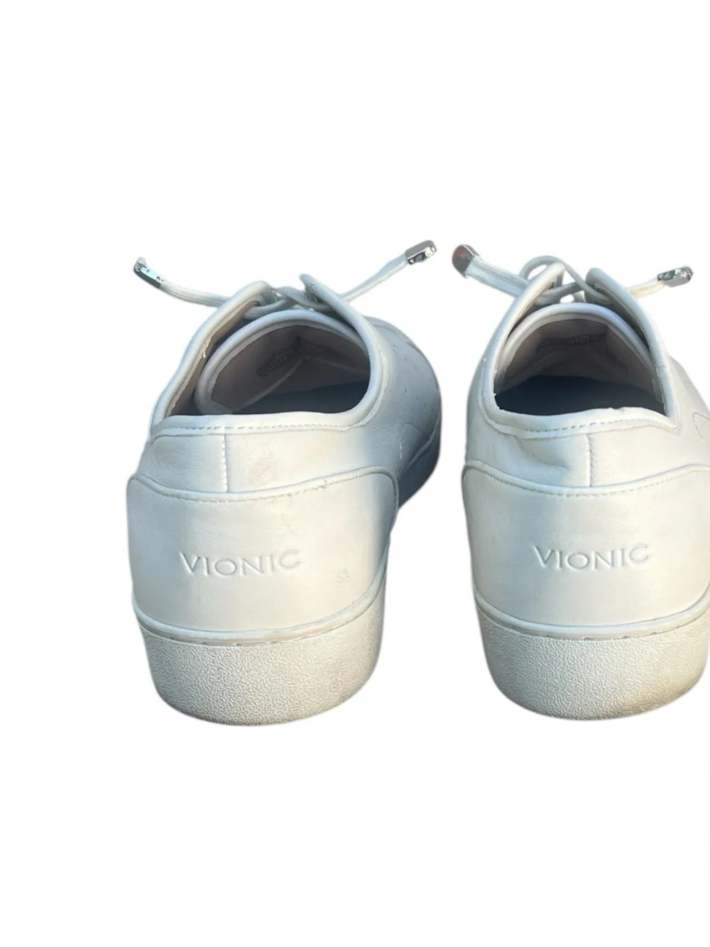 Vionic Keke White perforated Leather design sneakers. SZ.8.5